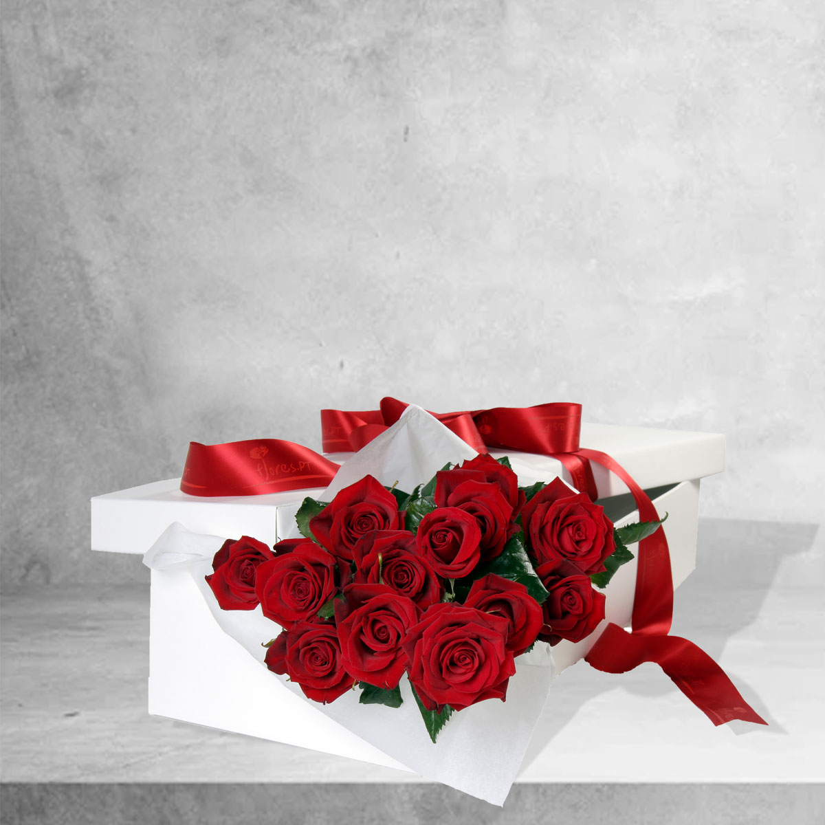 Caixa Branca Com Rosas - Floristas, entrega de flores lisboa