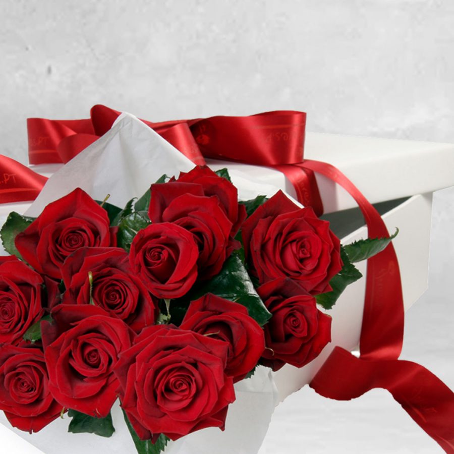 Caixa Branca Com Rosas Caixa Branca Com Rosas - Floristas, entrega de flores lisboa